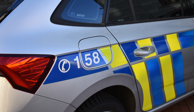 Opilec v Jihlavě měl u sebe dvě zbraně, z toho jednu na opasku. Zadržela ho policie