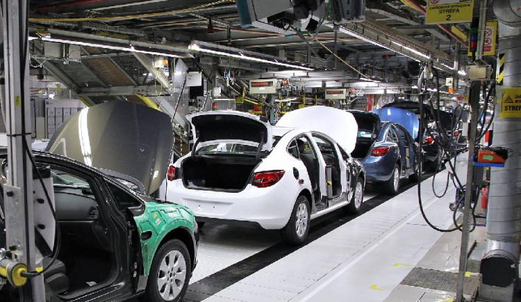 Růst exportu motorových vozidel táhl obchodní bilanci v lednu 2025