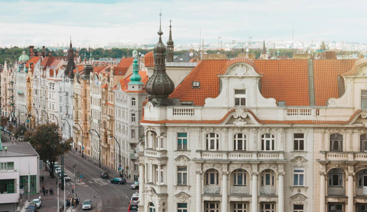 KOMENTÁŘ: Více stavět, méně omezovat. Regulace sdíleného ubytování bydlení nezlevní