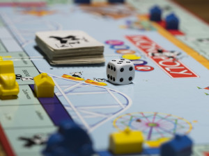 KOMENTÁŘ: Seriál o kapitalismu #6: Kapitalismus vytváří pro společnost škodlivé monopoly