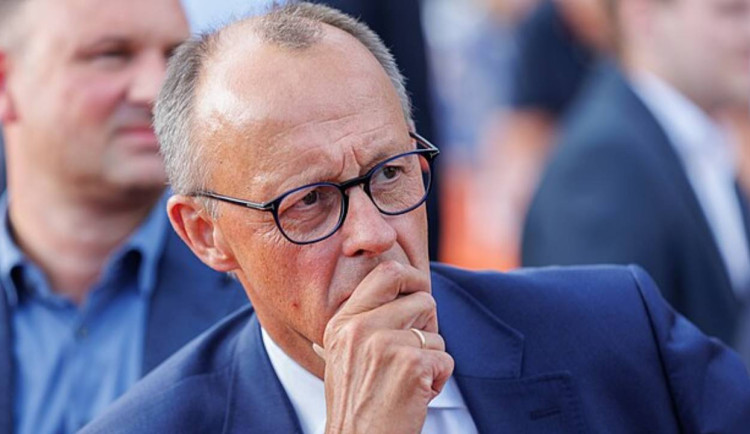 „Musíme se bránit vším, co máme k dispozici,“ řekl Merz k rozhodnutí uvolnit miliardy eur na obranu