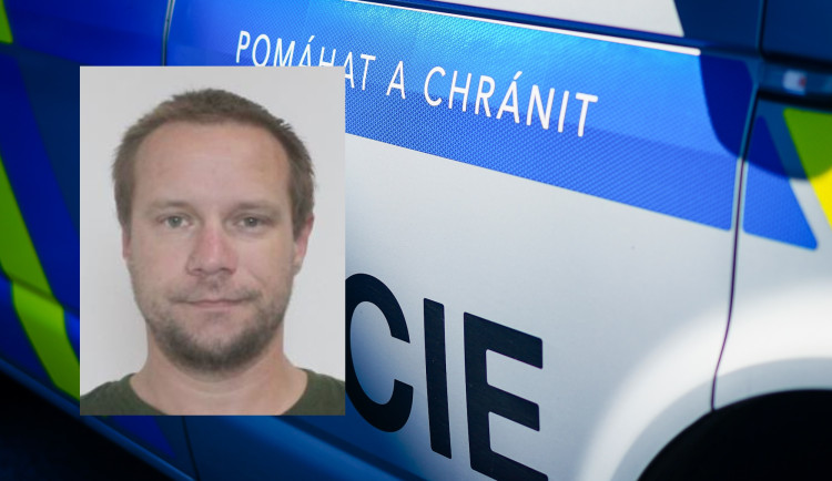 Karlovarští policisté pátrají po sedmatřicetiletém muži. Může být na jihu Čech