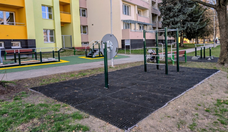 Město otevře lidem další školní hřiště. Připravilo také prostor pro seniory