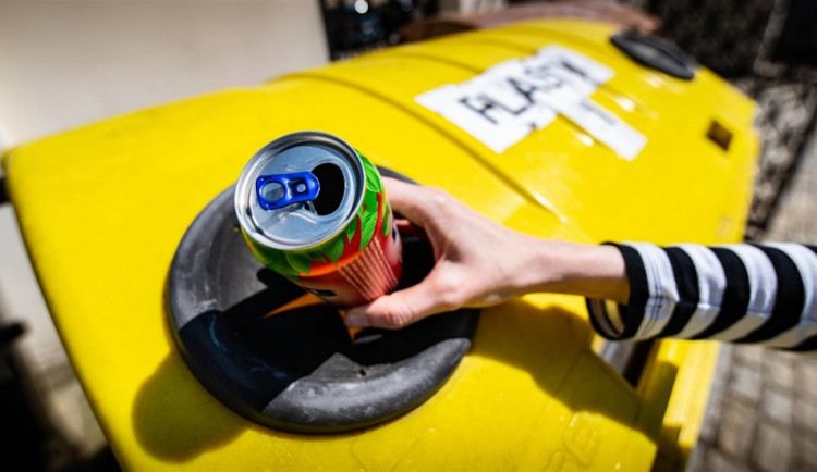 Plast a kov do jednoho kontejneru? Multikomoditní sběr mění pravidla třídění