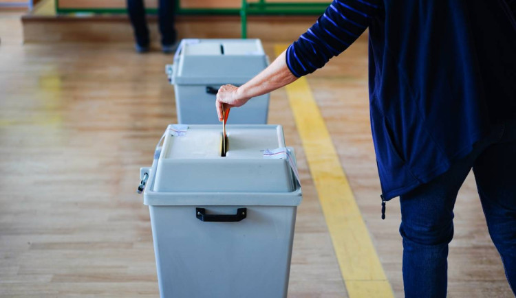 Politické preference: ANO ztrácí, SPOLU posiluje, STAN a SPD rostou