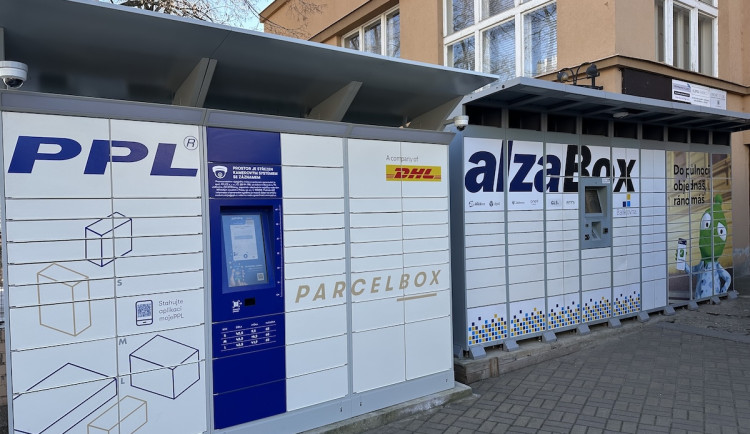 Výdejní boxy zaplavují Prahu, pravidla jejich umisťování vedení města ale ještě neschválilo