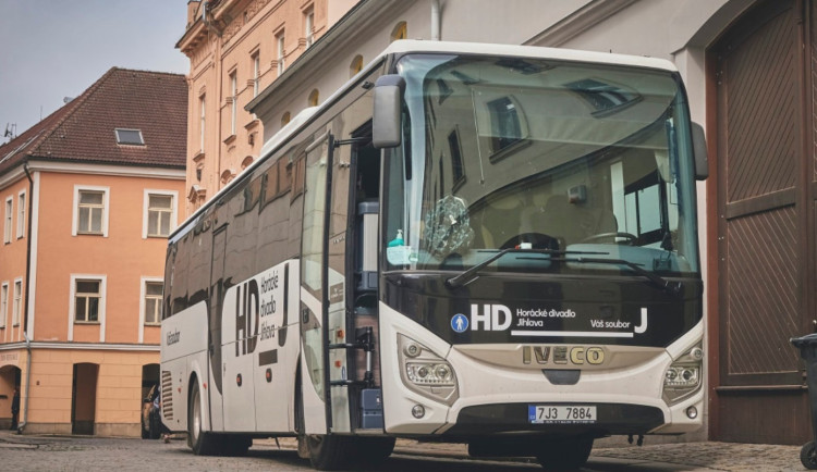 ANKETA: Horácké divadlo pořídí nový svozový autobus. O tuto unikátní službu je mezi diváky velký zájem