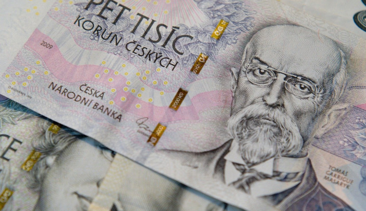 Žena naletěla falešnému bankéři. Ten z ní vylákal skoro dva miliony