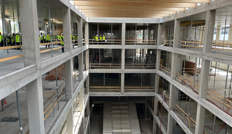 V Brně dokončují obří vzdělávací komplex. Pojme tisíce studentů, mohou tam vyvíjet léky