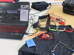 Tričko z liberecké univerzity pozná usínajícího řidiče. Monitoruje životní funkce