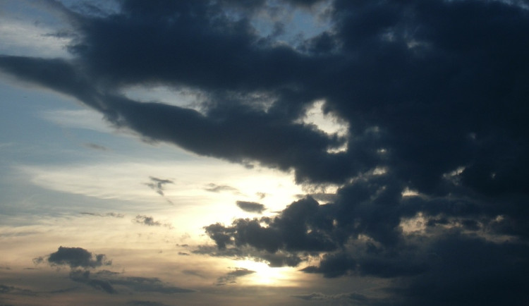 O Velikonocích budou v Olomouckém kraji teploty kolem dvacítky, občas však může pršet