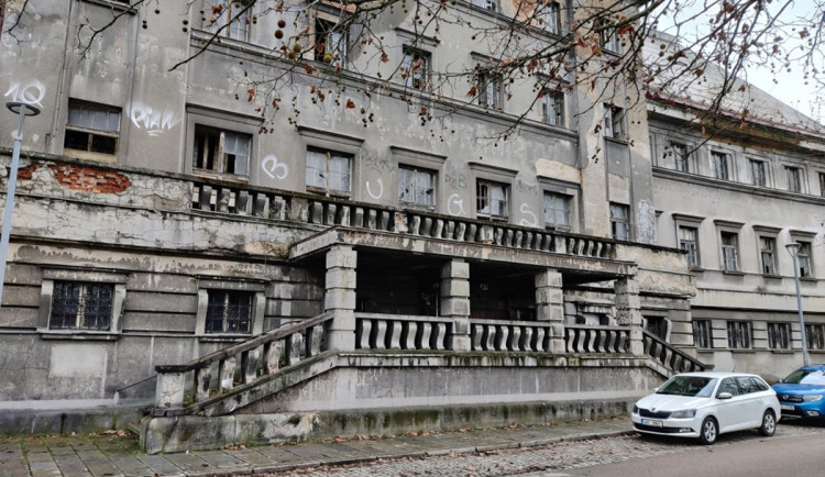 Projekt proměny městských lázní za dvě miliardy nabírá zpoždění. O úvěru bude kraj znovu rozhodovat