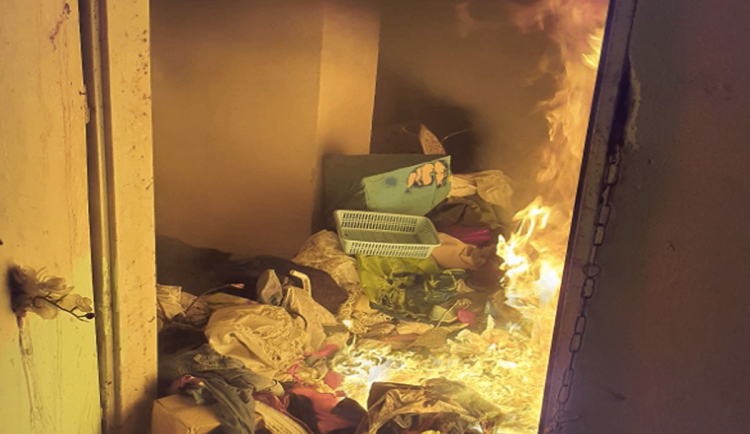 V Brně hořel opuštěný areál, hasiči z plamenů zachránili čtyři lidi