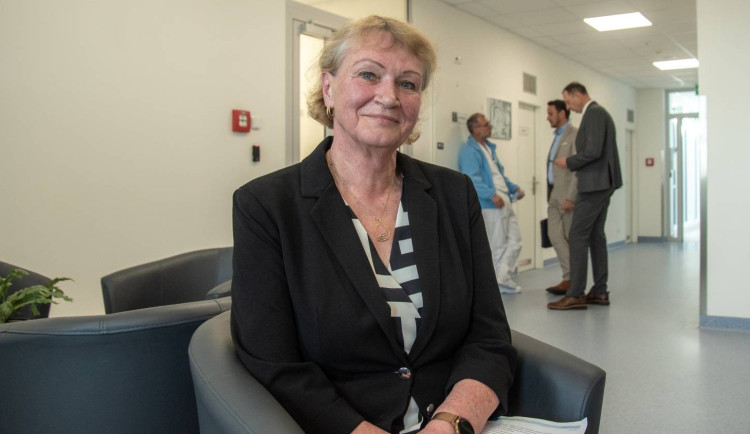 Pozorná dcera pomohla matce odhalit nádor na slinivce. Zachránila ji robotická operace