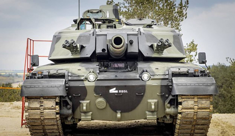 Británie otestovala první tanky Challenger 3