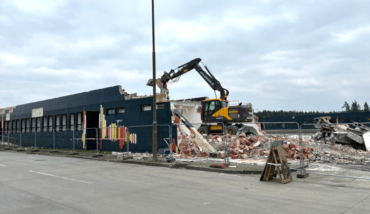ŘSD začíná rozšiřovat odpočívku na D5 v Rozvadově. Vznikne po demolici celnice