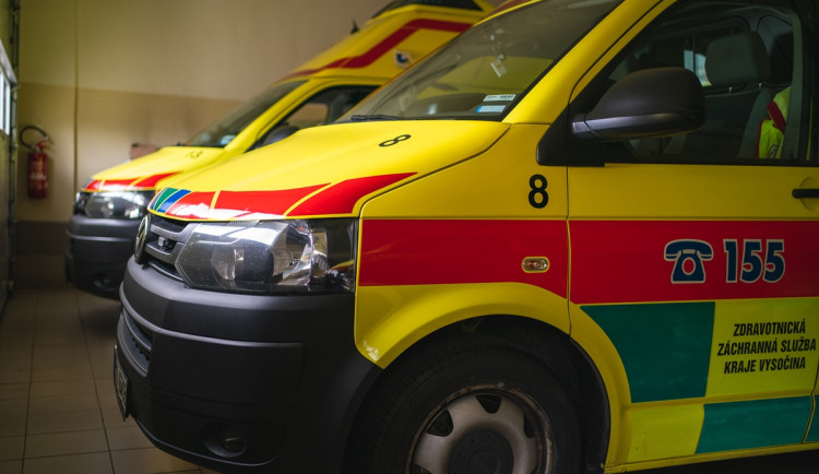 Na Žďársku došlo k tragické nehodě. Motorkář nepřežil střet s autem v protisměru