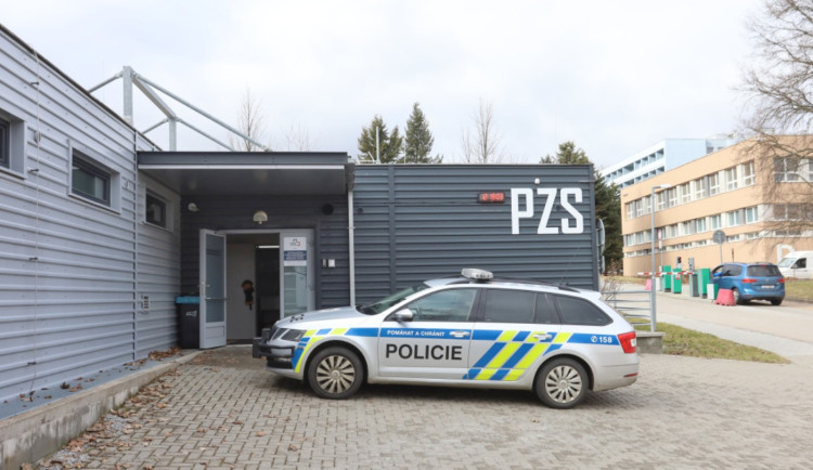 Žena v Ledči nad Sázavou se opila tak, že na nádraží málem spadla pod vlak