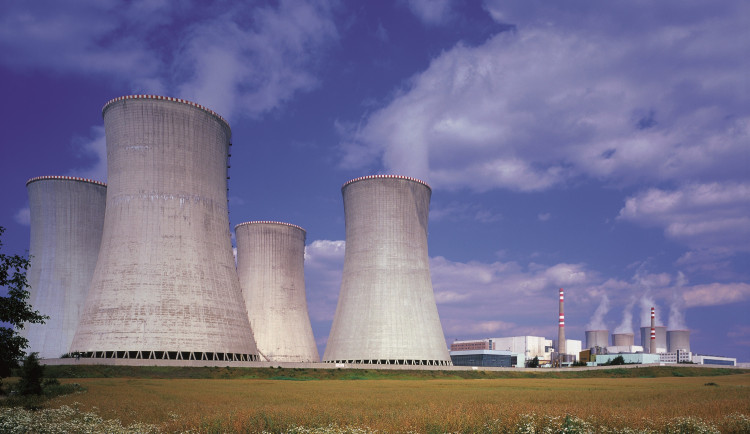 Dostavba Dukovan se odkládá. Podpis smlouvy zatrhl brněnský soud, politici brojí