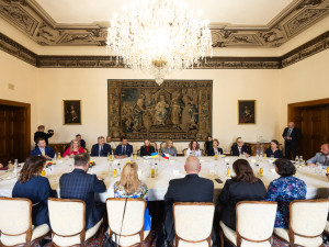 Filozofická fakulta UK bude spolupracovat s Ukrajinou, mimo jiné i v boji proti dezinformacím