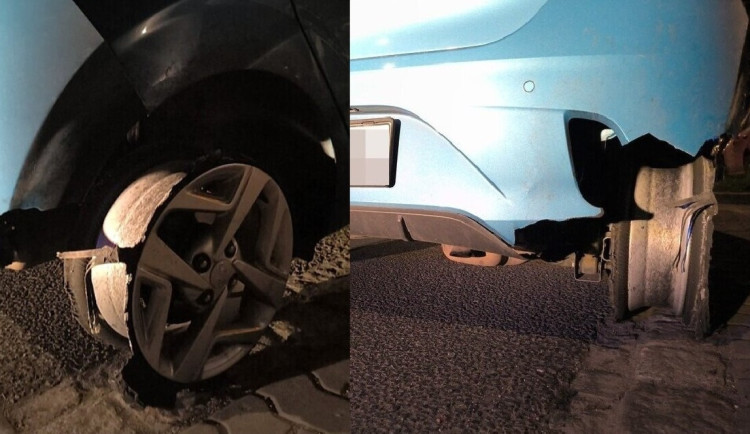 Jiskry sršely za autem, které nad ránem jelo bez pneumatiky po ráfku. Řídila ho žena