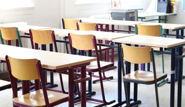 Ministr Bek slíbil prověřit maturitní test z matematiky, podle petice byl příliš těžký