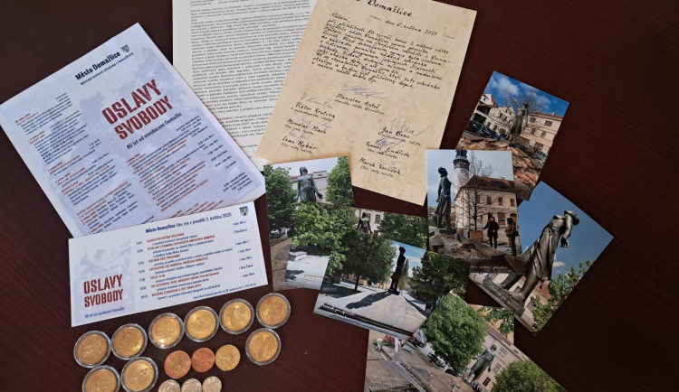 Opravený pomník obětem nacismu v sobě nese schránku pro budoucí generace