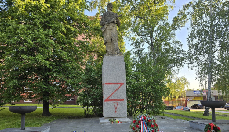 Na soše rudoarmějce v Přerově se objevilo písmeno Z, symbol vražedné invaze Ruska na Ukrajině