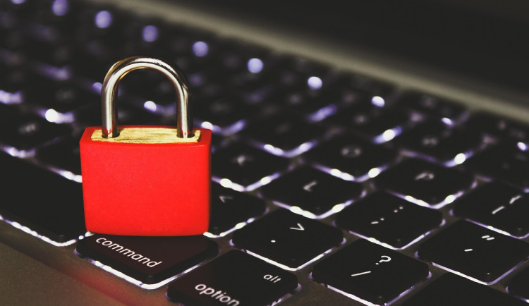 Kyberbezpečnost začíná mezi židlí a klávesnicí, není jen výzvou pro IT specialisty