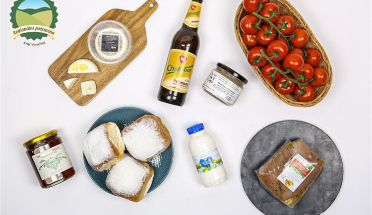 Regionální potravinou jsou rajčata, buchty, pivo, med i kozí sýr s česnekem