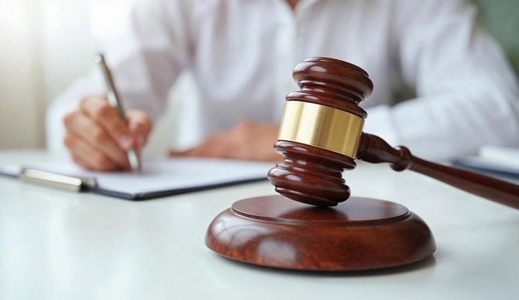 Airpody za padesát nebo kolo za stovku. Šumperk bude dražit nalezené věci