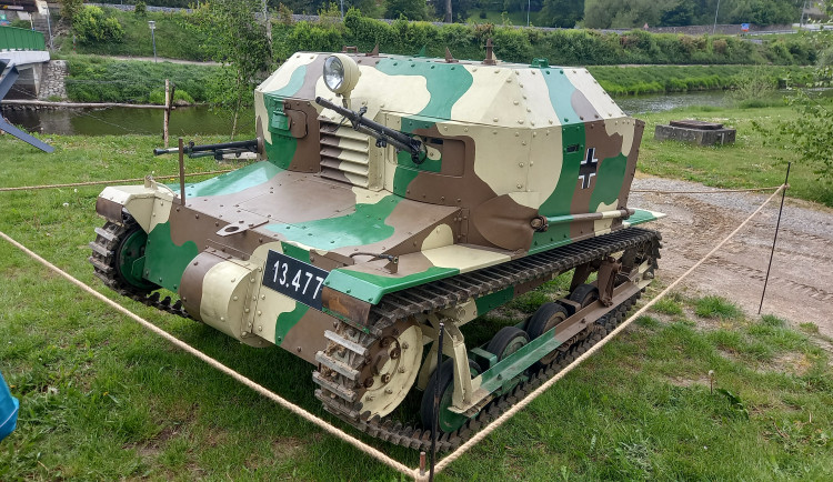 V Lukách bojoval také tančík vzor 33. Je jediný pojízdný svého druhu na světě