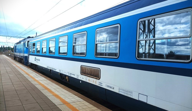 Vlakem se z Hradce Králové do Prahy nedostaneme, pár dní tady bude výluka