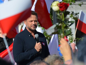 Polsko vybírá prezidenta, v prvním kole zvítězil primátor Varšavy