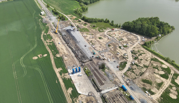 Obnova železnice v místě havárie cisteren s benzenem u Hustopečí nad Bečvou