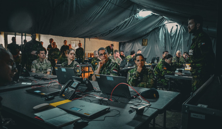 V kasárnách v Liberci cvičilo česko-britské velitelství velení spojencům z NATO