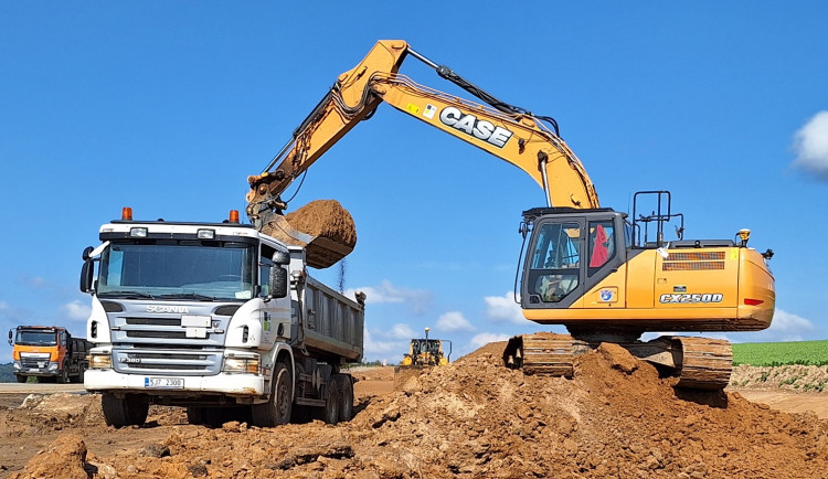 U Dobré Vody je hotová provizorní silnice, řidiči po ní začnou jezdit v neděli