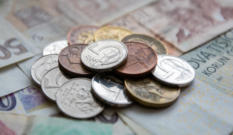 Žena se topila v dluzích, proto spáchala úvěrový podvod. Půjčila si téměř milion