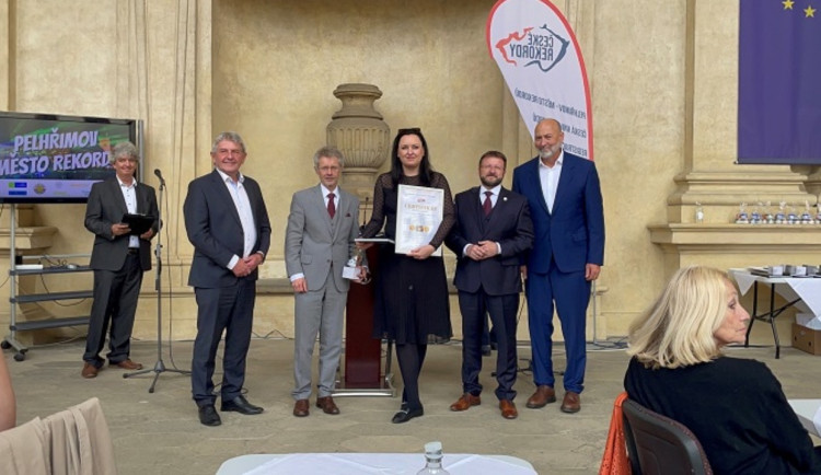 Rekordní evropský unikát: Stomilionová zlatá mince ČNB k vidění už tuto sobotu