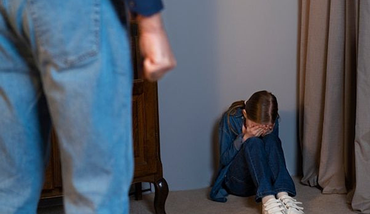 Mlátit děti není normální. Den dětí připomíná, že násilí do výchovy nepatří