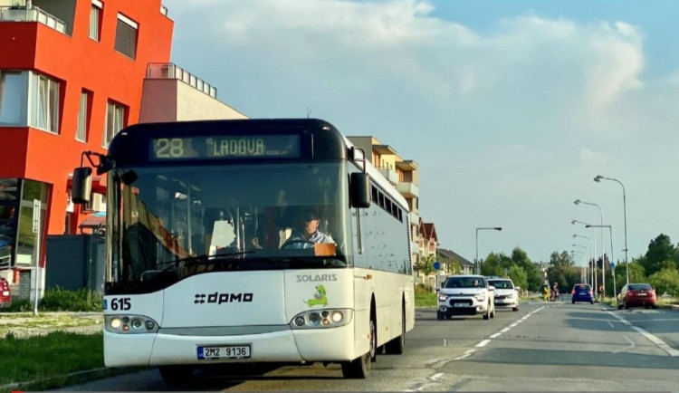 Pozor ve Schweitzerově. Začínají tříměsíční opravy, změny se dotknou také provozu MHD