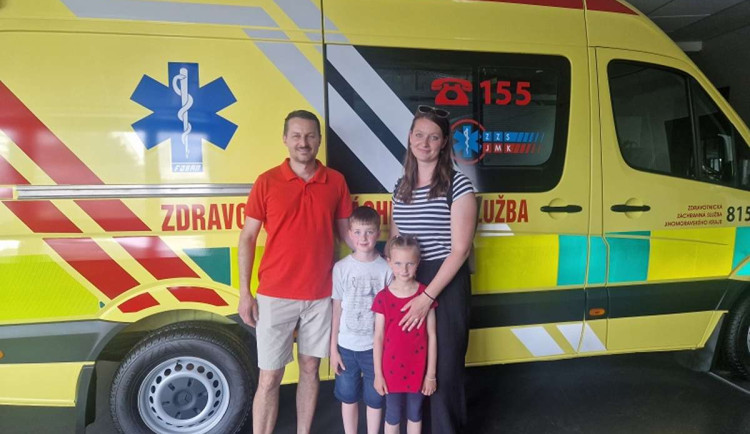 Hrdinové z Hodonínska. Šestiletá Eliška s bráškou zachránili zraněného souseda