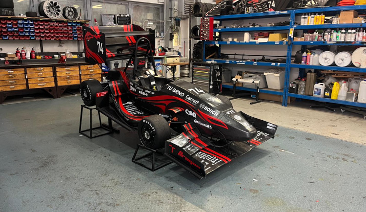 Studenti z brněnské techniky sestavili novou formuli, v létě vyrazí závodit