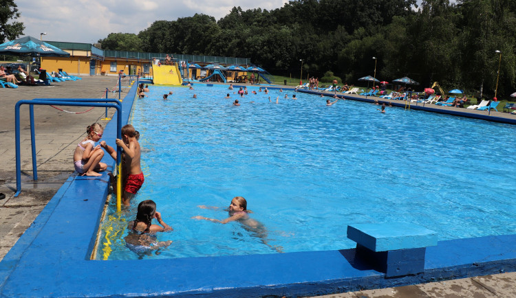 Podpora pro Penčice. Kdo přijede na koupaliště autobusem, dostane slevu na vstupném