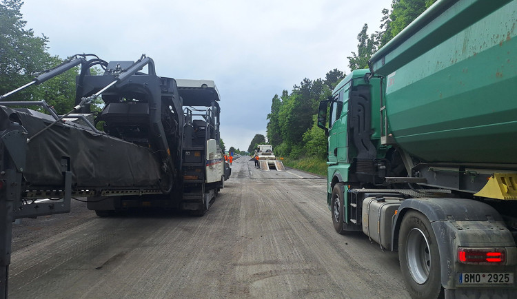 Čtvrtmiliardová rekonstrukce D35 u Olomouce: zúžením se do Litovle bude jezdit až do září