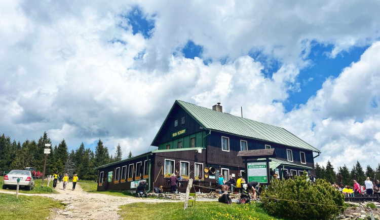 Kuchyně, hotely, infocentra: Turistická sezóna spustila nábor dalších pracovních posil