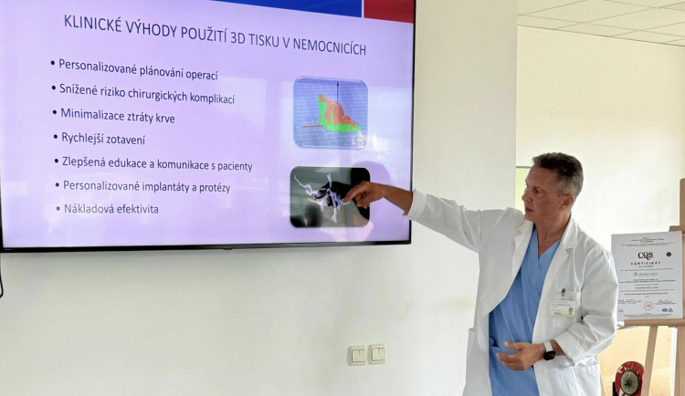 Přelomová novinka v liberecké nemocnici – vytiskne si implantáty na 3D tiskárně
