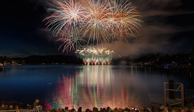 Pohodu během ohňostrojů zaručí strážníci, Prýgl pohlídají pěšky i na člunech