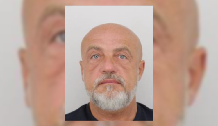 Milan nechal doma dopis na rozloučenou a zmizel. Pracuje jako kustod Slavie