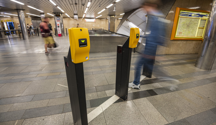 POLITICKÁ KORIDA: Má Praha zdražit jízdné? Odpovídají zastupitelé